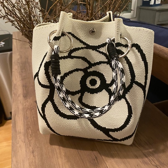 New Cream Tote Bag with Black Floral Design - Picture 4 of 5